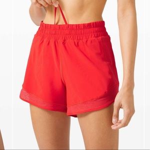 Lululemon high rise Hotty hot shorts size 6 4”